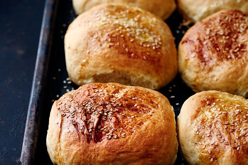 Selbst gemachte Buns sind das i-Tüpfelchen Ihres Burgers