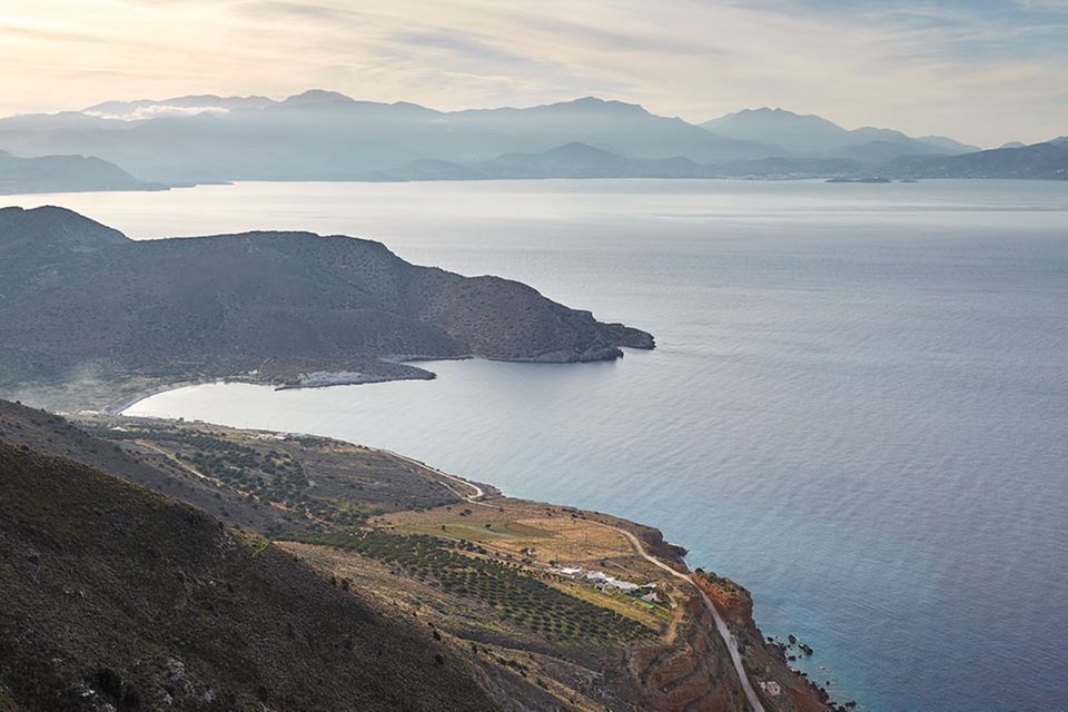 Blick von den Bergen auf die kretische Küste
