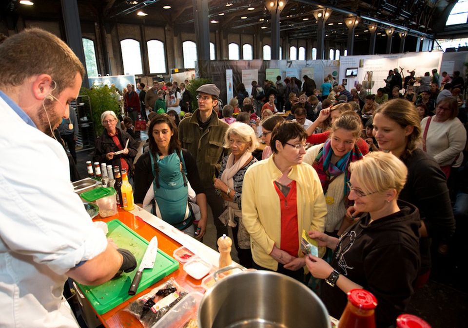 Auf dem Heldenmarkt wird viel geboten: Unter anderem vegane Kochshows Auf dem Heldenmarkt wird viel geboten: Unter anderem vegane Kochshows