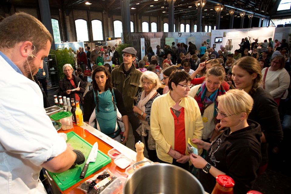 Auf dem Heldenmarkt wird viel geboten: Unter anderem vegane Kochshows