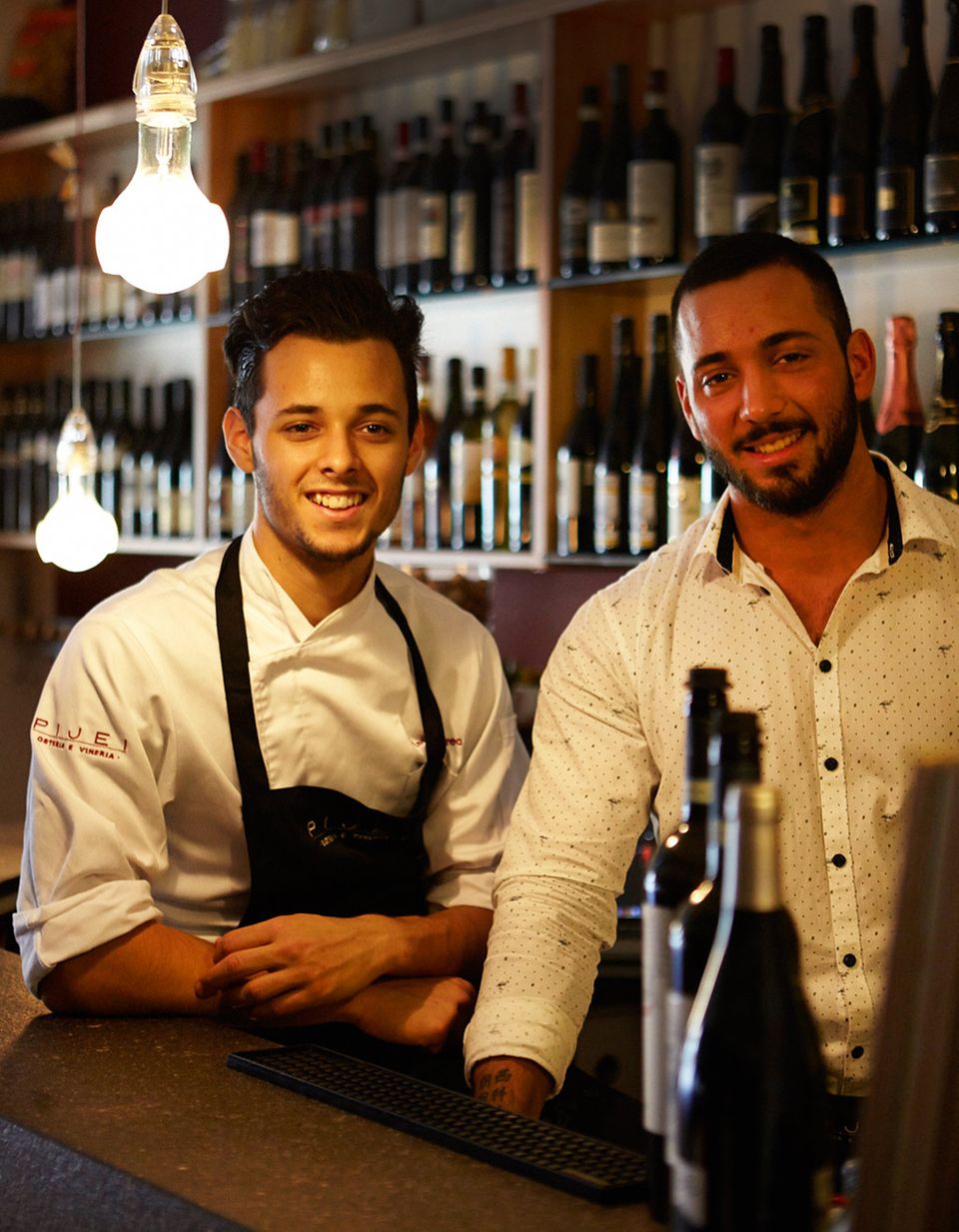 Die Brüder Leali: Andrea (l.) kocht, Marco kümmert sich um Wein und Service in ihrer Polenteria P. J. Die Brüder Leali: Andrea (l.) kocht, Marco kümmert sich um Wein und Service in ihrer Polenteria P. J.