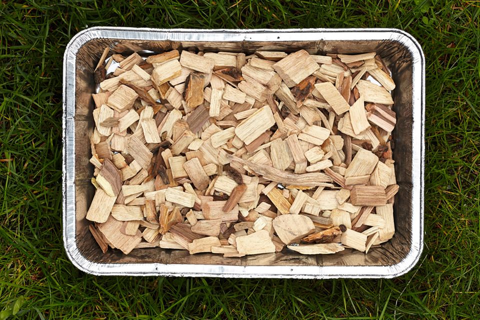 Mit Räucher-Chips ist das Räuchern im Kugelgrill kein Problem
