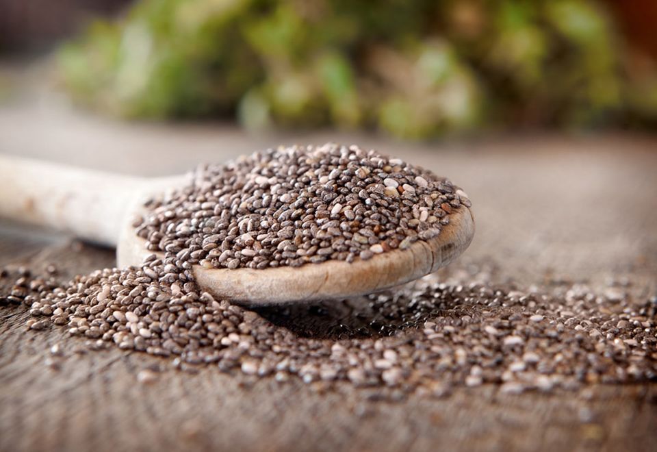 Grundnahrungsmittel der Mayas und Azteken: Chia-Samen im unbehandelten Zustand Grundnahrungsmittel der Mayas und Azteken: Chia-Samen im unbehandelten Zustand