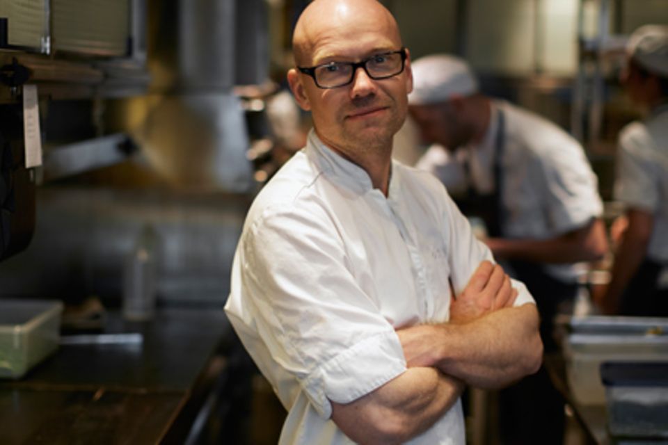 Der schwedische Sternekoch Magnus Erk serviert seine kulinarischen Kreationen