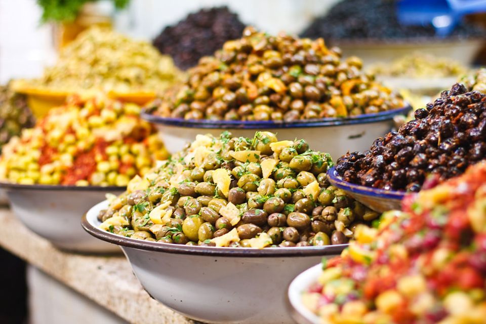 Andere Länder, andere Sitten: Märkte in südlichen Gefilden bieten Oliven gleich haufenweise an