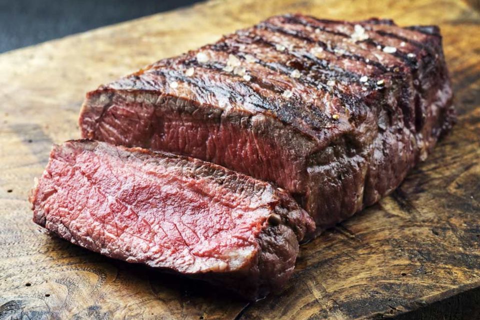 Wunderbar aromatisches Steak: zart rosa, innen saftig und außen knusprig