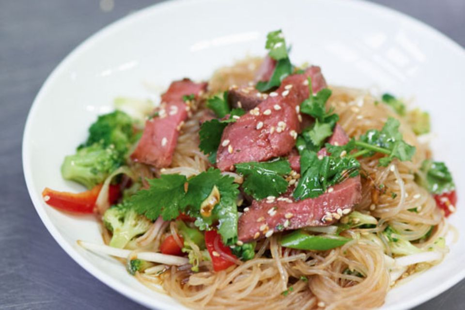 Leichtes Fleischgericht: Asia-Roastbeef-Salat