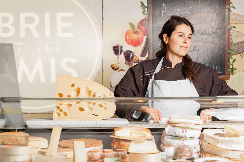 Am Stand von BRIE ET SES AMIS auf dem Wochenmarkt nahe Paris Am Stand von BRIE ET SES AMIS auf dem Wochenmarkt nahe Paris