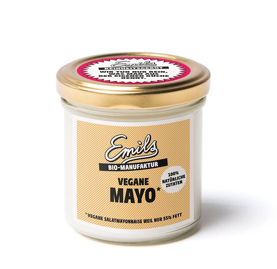 Die vegane Mayo von Emils Bio-Manufaktur kommt ohne Zusatzstoffe aus. Die vegane Mayo von Emils Bio-Manufaktur kommt ohne Zusatzstoffe aus.