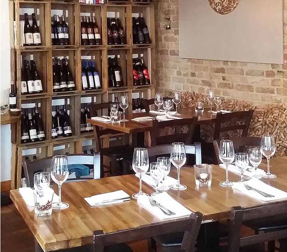 WeinGut, Vorbergstraße 10a, Tel. 030/78 95 90 01, www.weingut-berlin.de WeinGut, Vorbergstraße 10a, Tel. 030/78 95 90 01, www.weingut-berlin.de