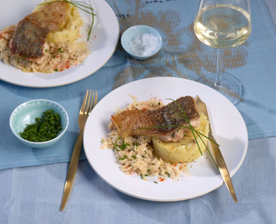 Auch zum gebratenen Karpfen passt Sauerkraut Auch zum gebratenen Karpfen passt Sauerkraut