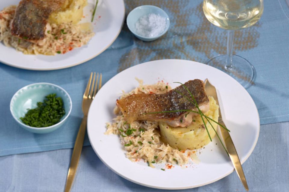 Auch zum gebratenen Karpfen passt Sauerkraut Auch zum gebratenen Karpfen passt Sauerkraut