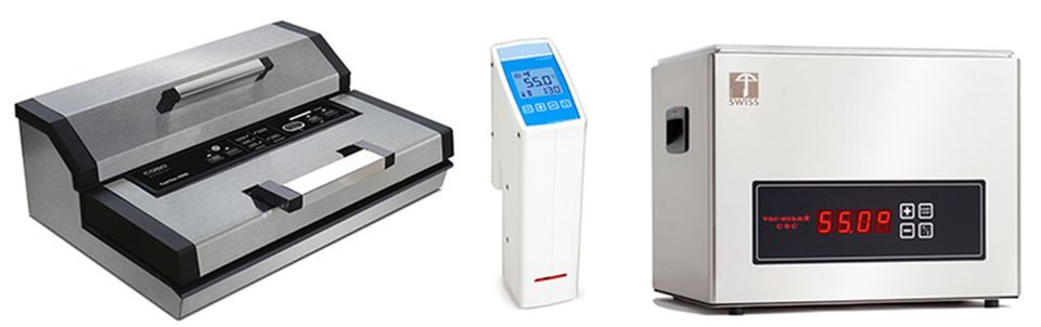 Fürs sous-vide Garen benötigen Sie: einen Vakuumierer und einen Einhänge-Thermostat oder ein kompaktes Wasserbad (v. l.) Fürs sous-vide Garen benötigen Sie: einen Vakuumierer und einen Einhänge-Thermostat oder ein kompaktes Wasserbad (v. l.)