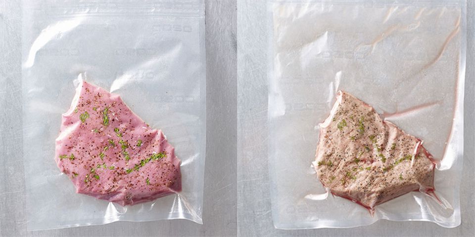 Rechts ist das Fleisch noch roh, links sanft sous-vide gegart. Für typische Röstaromen das Fleisch noch kurz anbraten Rechts ist das Fleisch noch roh, links sanft sous-vide gegart. Für typische Röstaromen das Fleisch noch kurz anbraten
