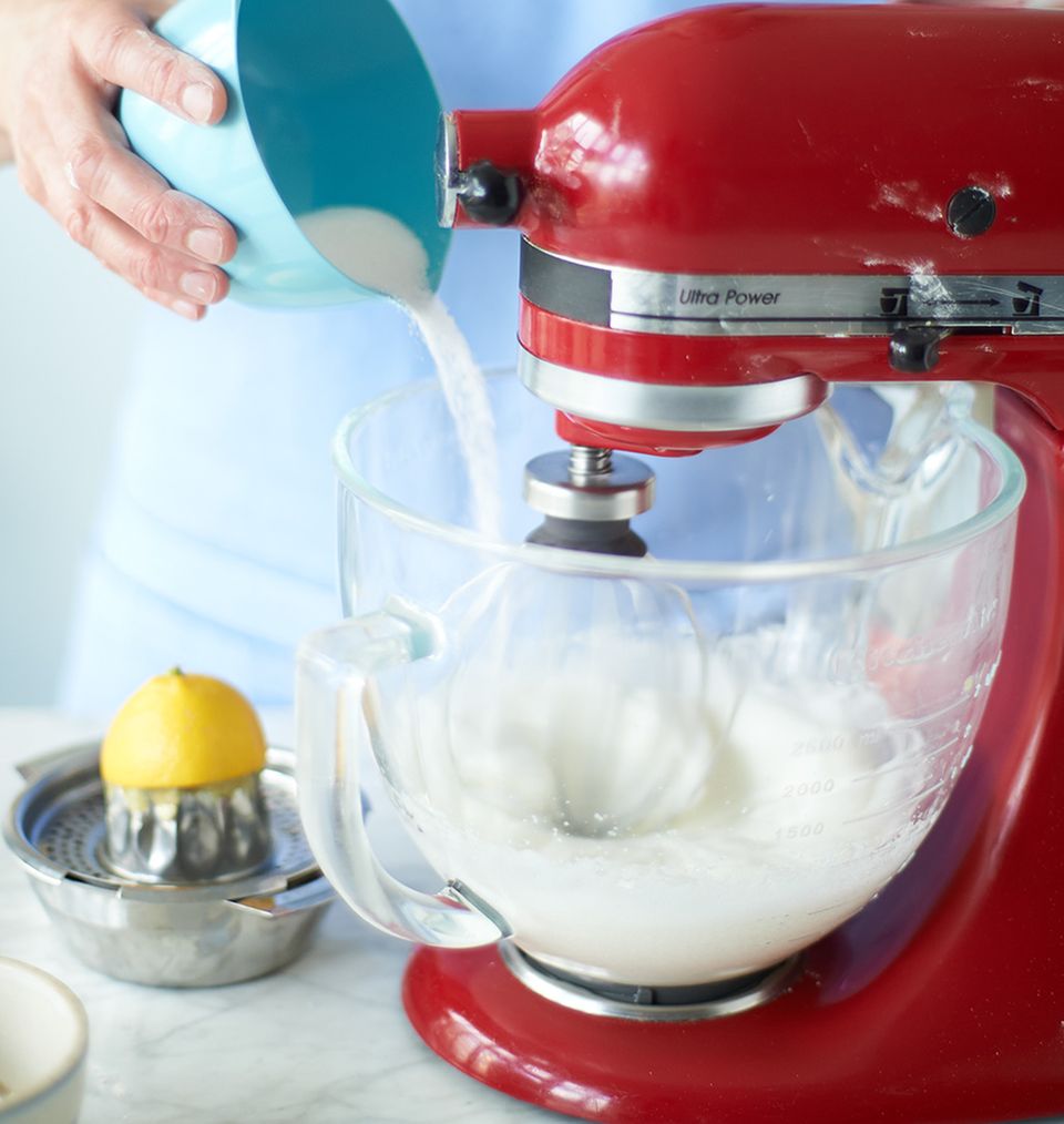 Eischnee mit Küchenmaschine zubereiten Eischnee mit Küchenmaschine zubereiten