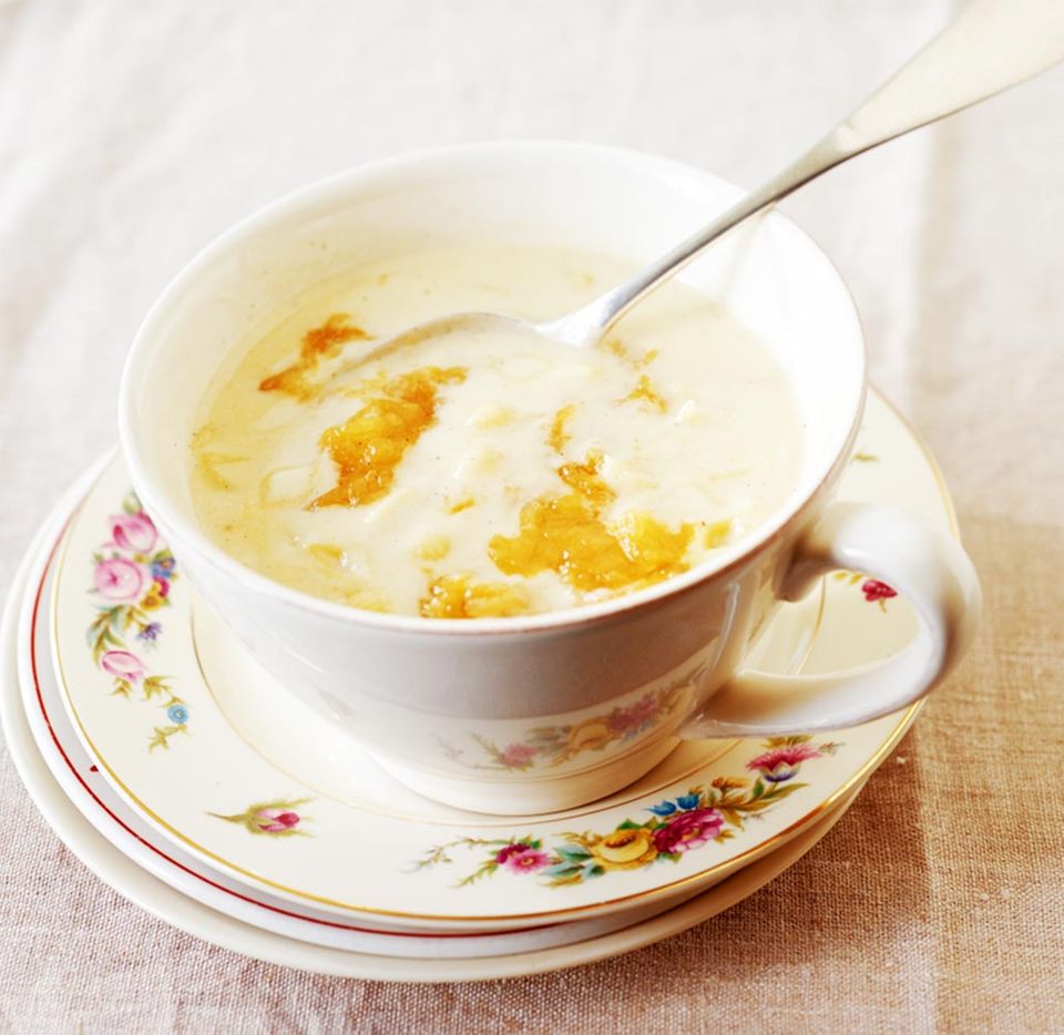 Buttermilch lässt sich unheimlich vielseitig in der Küche einsetzen, z. B. für eine süße Suppe Buttermilch lässt sich unheimlich vielseitig in der Küche einsetzen, z. B. für eine süße Suppe