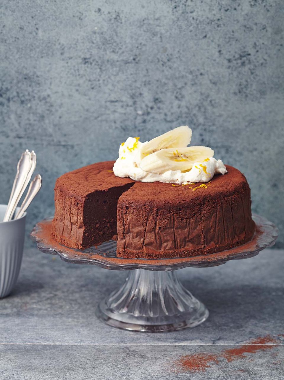 Kommt ohne Zucker aus: der Bananen-Schoko-Mousse-Kuchen wird ausschließlich mit Datteln und Bananen gesüßt Kommt ohne Zucker aus: der Bananen-Schoko-Mousse-Kuchen wird ausschließlich mit Datteln und Bananen gesüßt