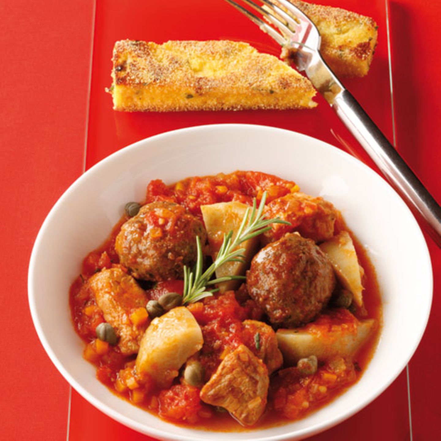 Tomatensugo mit Fleischklößchen