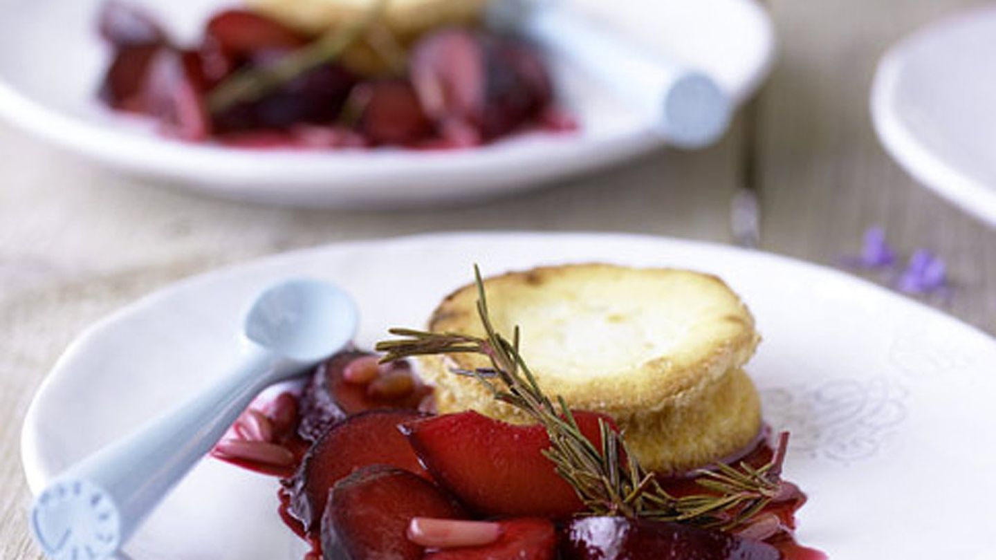 Ricotta-Törtchen mit Rosmarin-Pflaumen Rezept - [ESSEN UND TRINKEN]