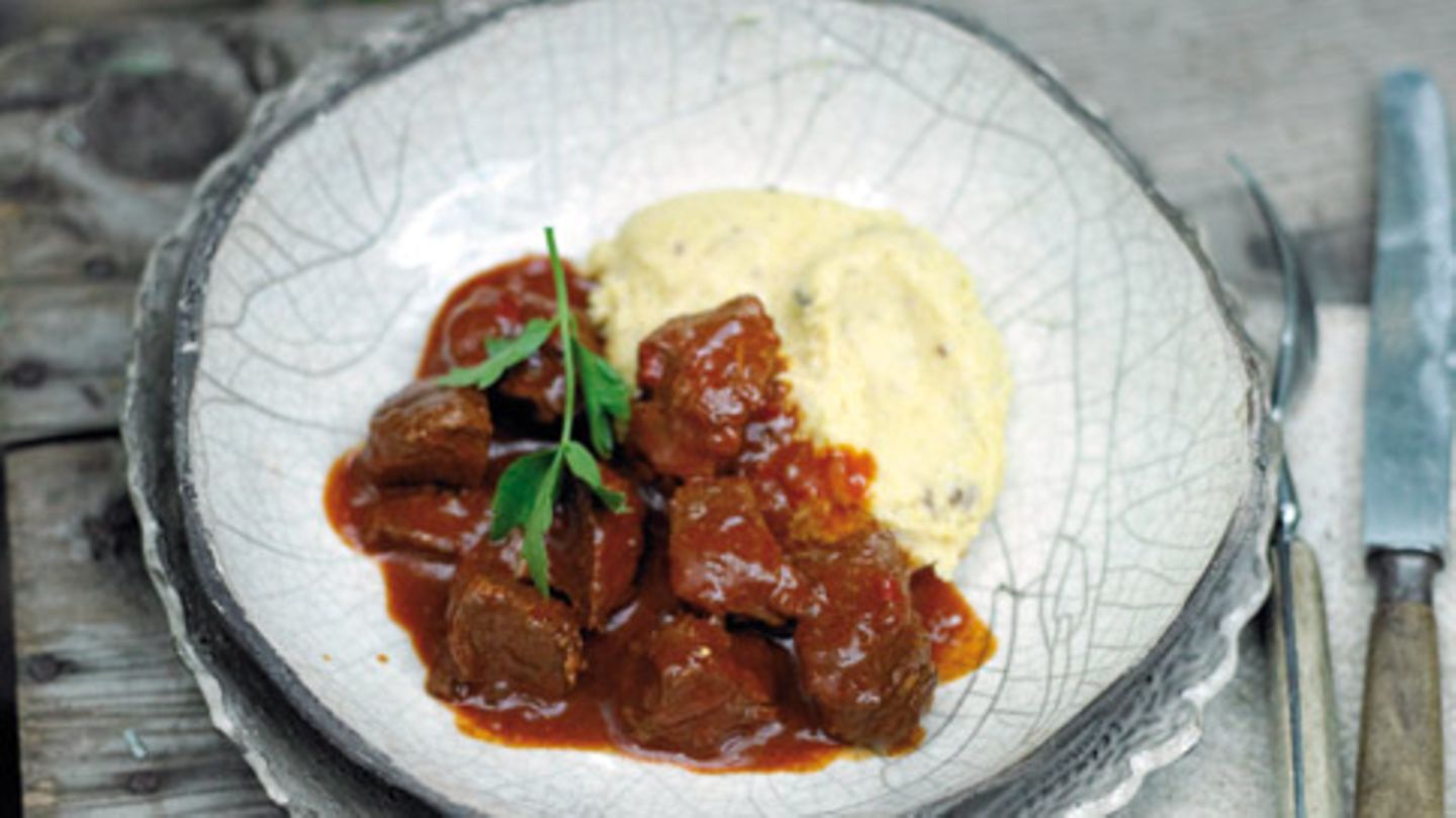Kalbsgulasch mit Steinpilz-Polenta Rezept
