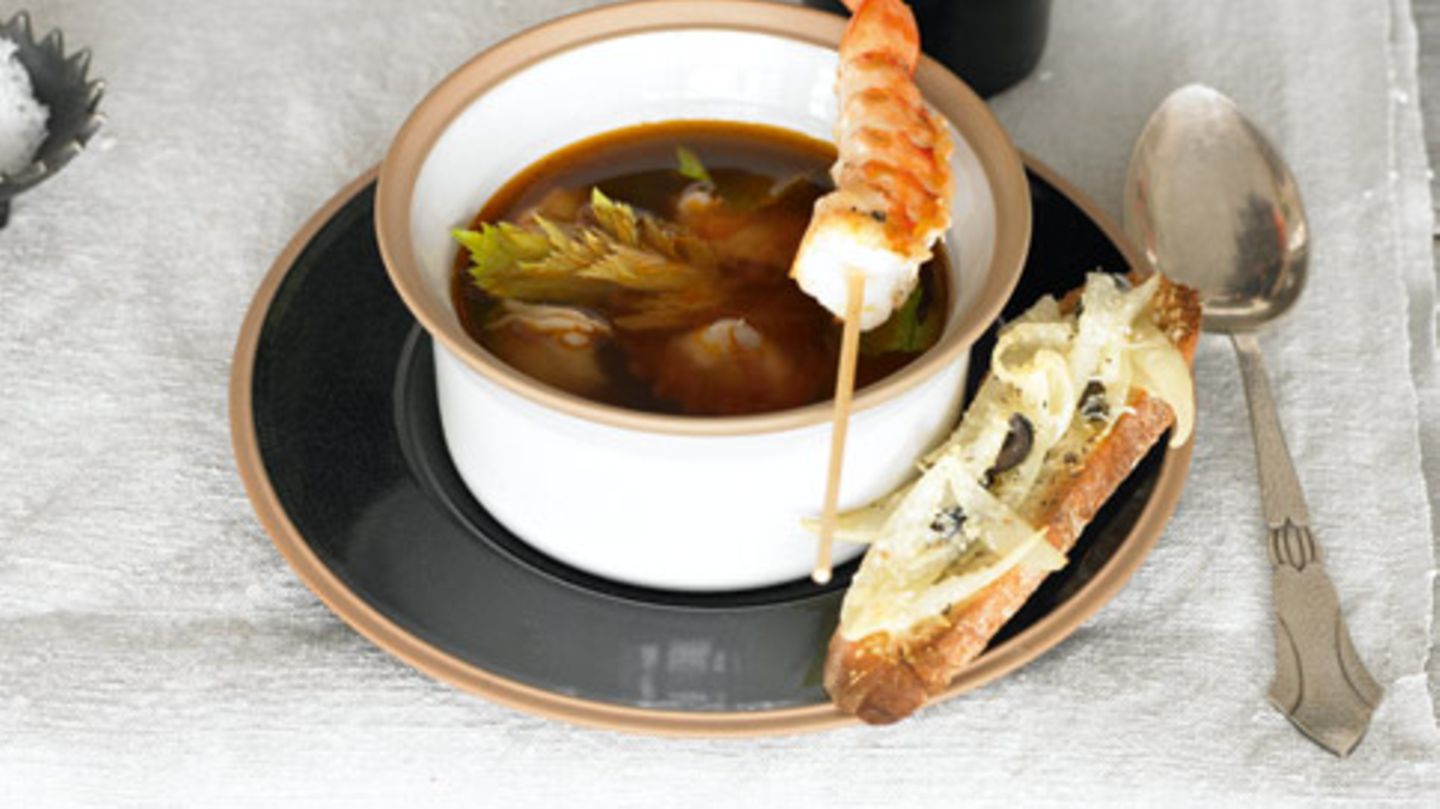 Riesengarnelensuppe mit Zwiebel-Crostini Rezept