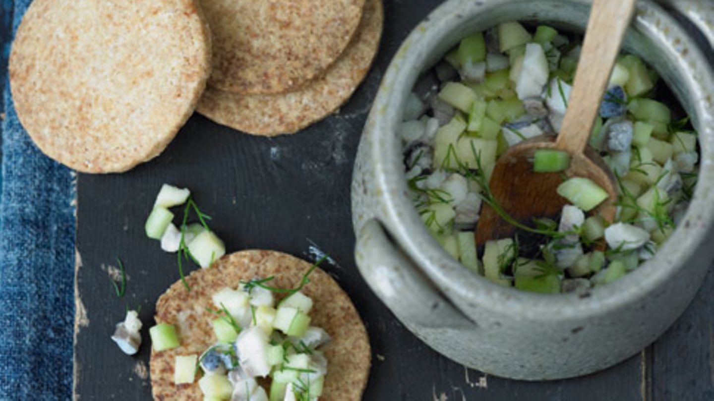 Grieben-Plätzchen mit Heringssalat Rezept