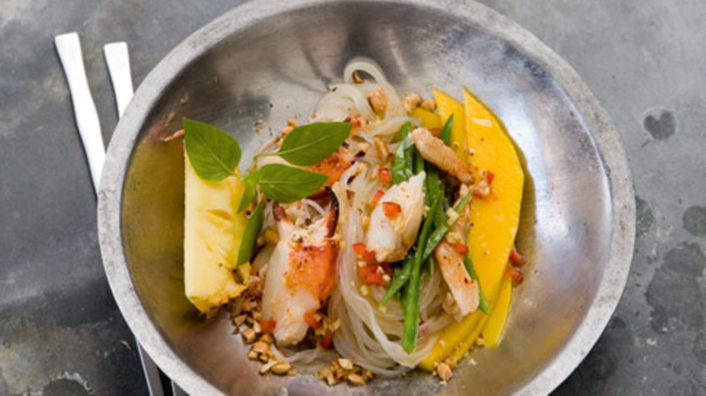 Taschenkrebs-Salat mit Reisnudeln und Erdnuss-Sauce Rezept