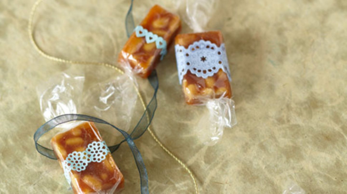 Honig-Toffees mit Pinienkernen Rezept