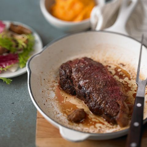 Bisonsteaks mit scharf-süßem Püree und Wintersalat