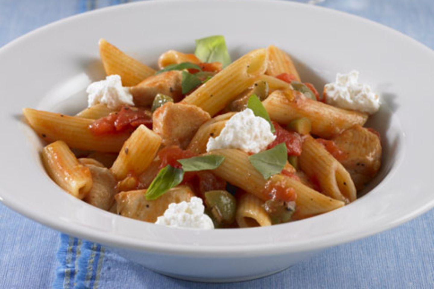 Penne mit Tomaten-Ricotta-Sauce Rezept - [ESSEN UND TRINKEN]