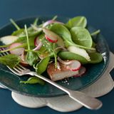 Spinatsalat mit mariniertem Tofu