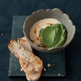 Spinatcreme mit Mandelschaum
