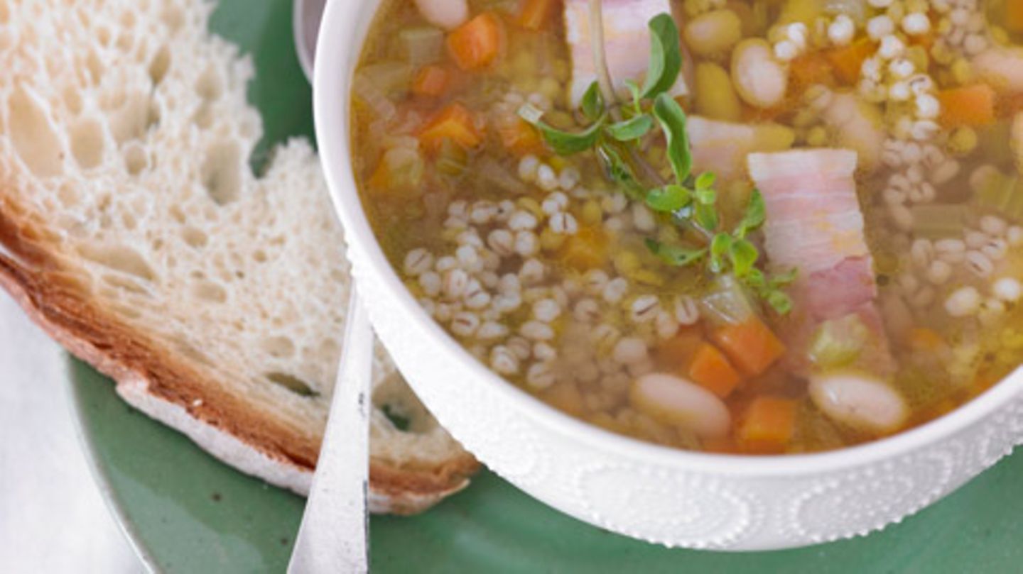 Minestrone mit Cannellini und Graupen Rezept - [ESSEN UND TRINKEN]