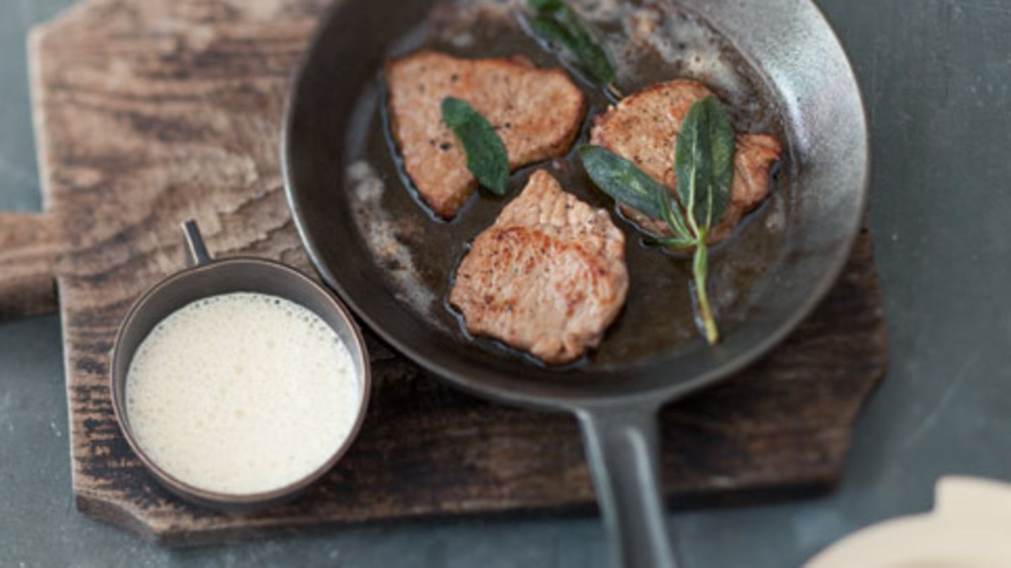 Kalbsschnitzel mit Parmesan-Salbei-Schaum Rezept