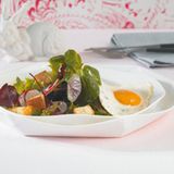 Blattsalat mit Spiegelei