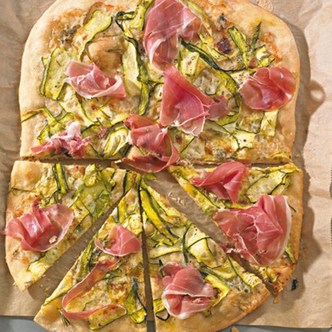 Zucchini Lachs Pizza Rezept Essen Und Trinken