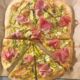 Gorgonzola-Zucchini-Pizza