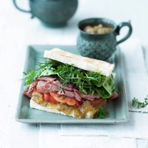 Sandwich mit grünem Tomaten-Relish