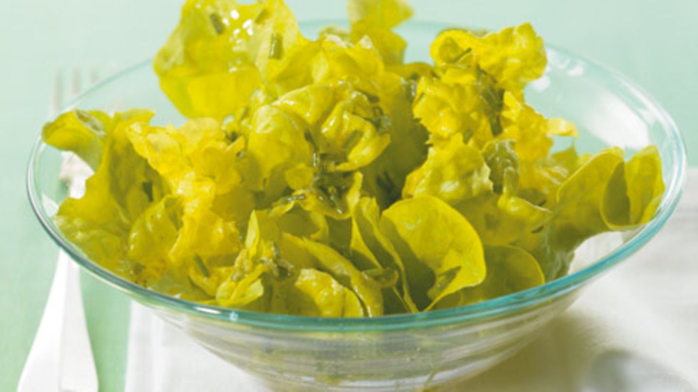 Salat mit Schnittlauch-Dressing Rezept