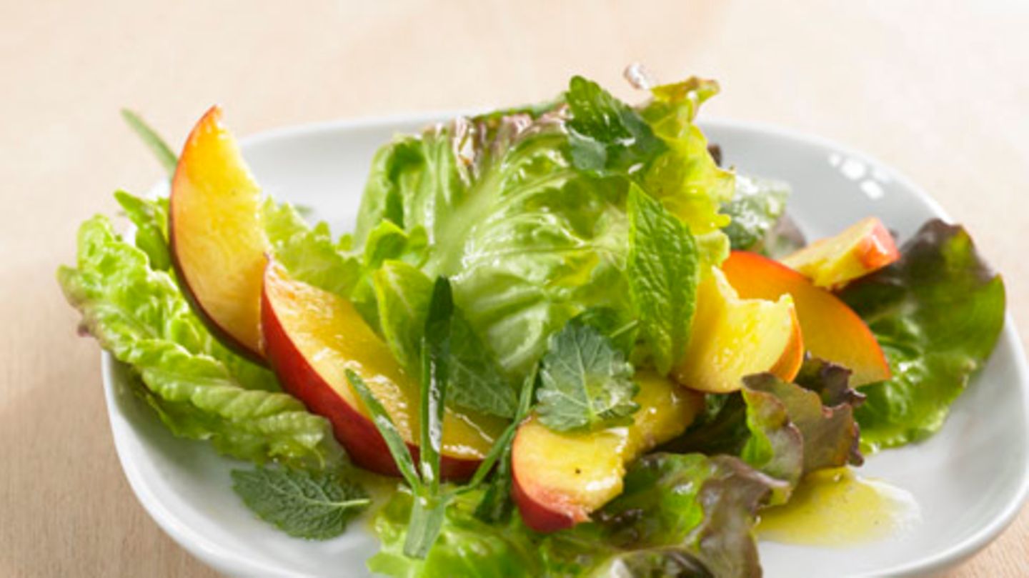 Bataviasalat mit Nektarine Rezept