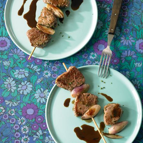 Lamm-Spieß mit Schalotten