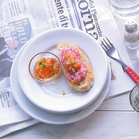 Bruschette mit Melonen-Chutney und Mett
