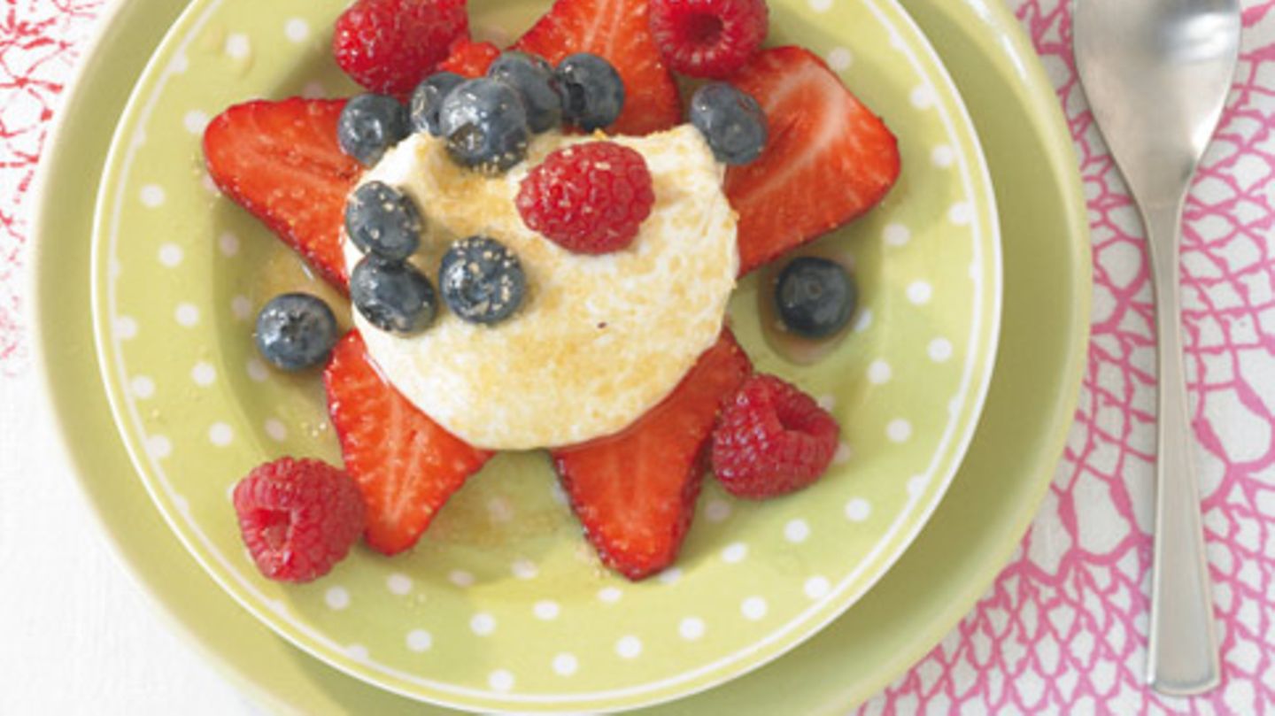 mascarpone mit joghurt und früchten