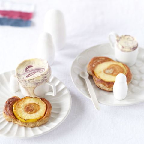 Apfel-Blini mit Holunder-Parfait