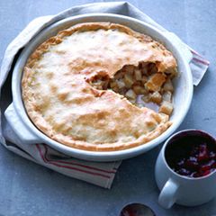 Winterwurzel-Pie mit Cranberry-Sauce