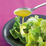 Salat mit Honig-Senf-Dressing