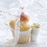 Marzipan-Vanille-Brioches mit Kürbiskernbutter