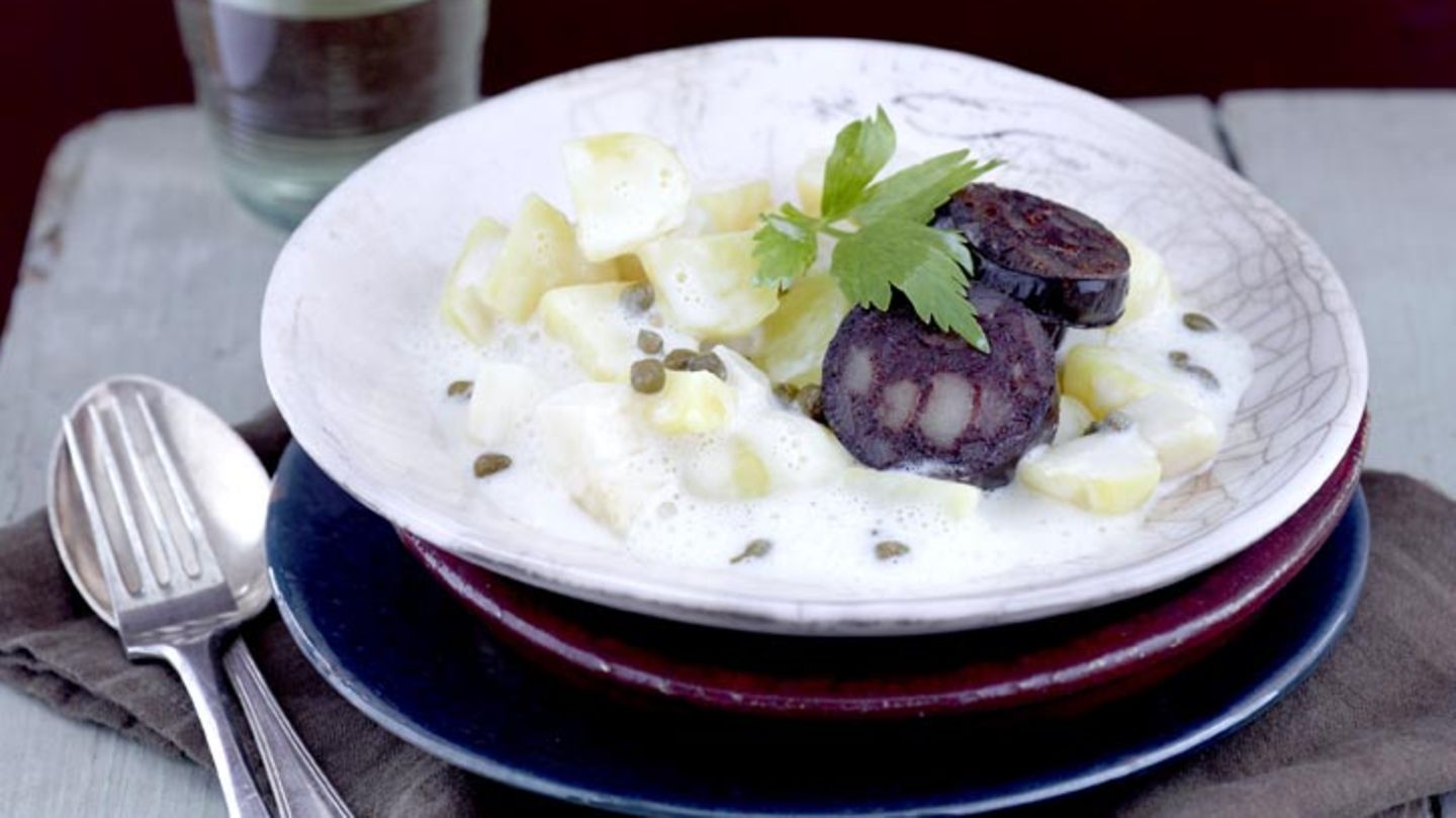 Saures Kartoffelgemüse mit gebratener Blutwurst Rezept