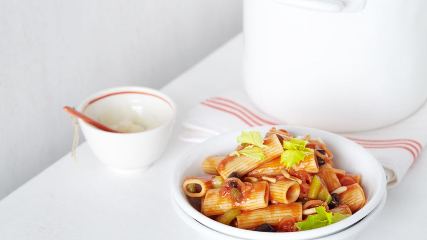 Rigatoni mit scharfer Tomatensauce Rezept