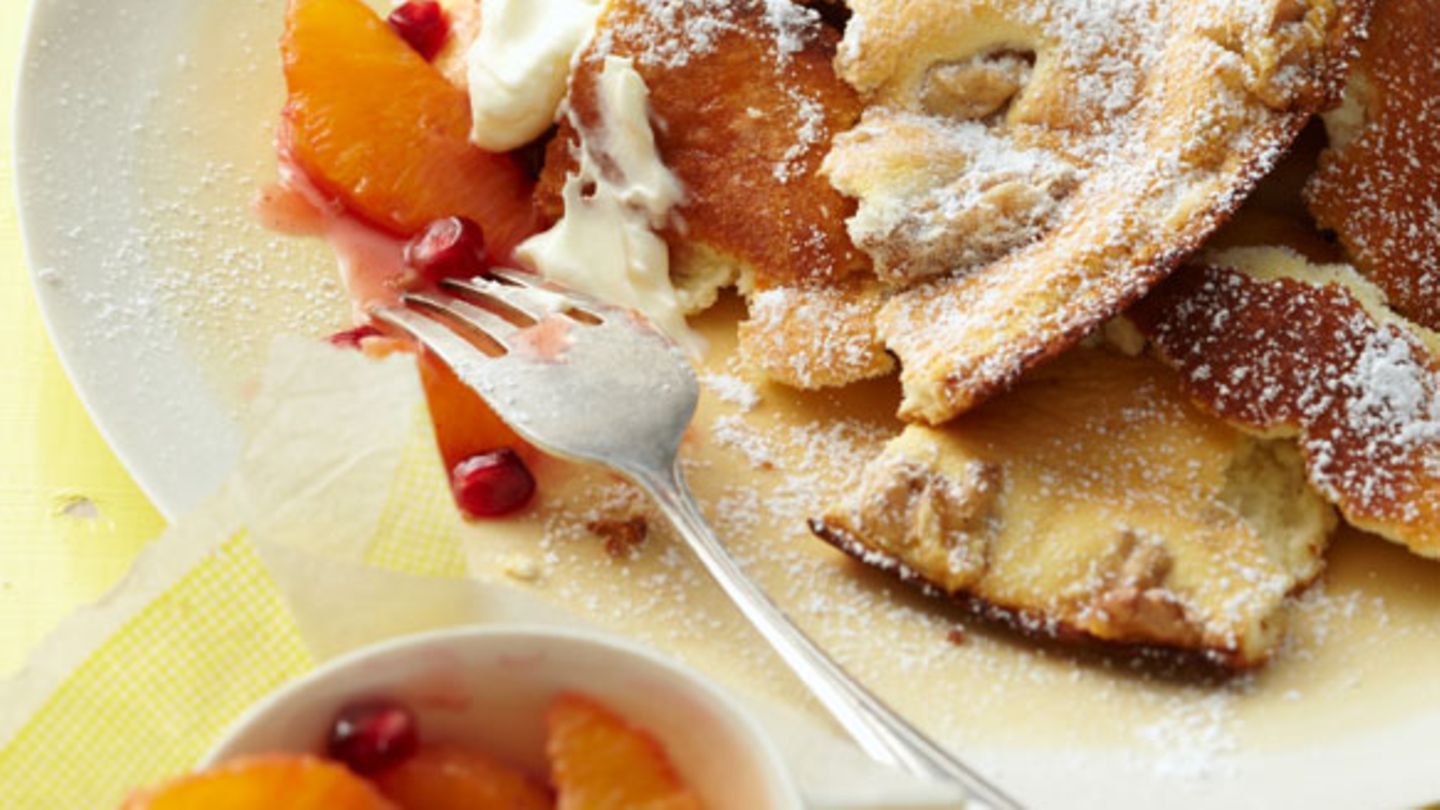 Kaiserschmarren mit Apfelsinen-Granatapfel-Kompott Rezept